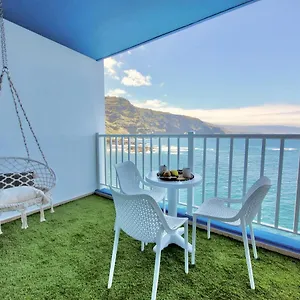 https://holiday-feel-b.adeje-hotels.com
